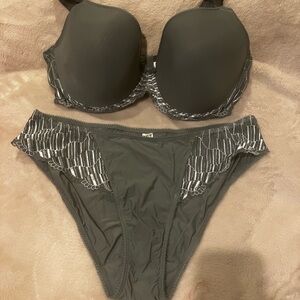 Wacoal NWOT La Femme Panties, $25/Bra sold separately $45